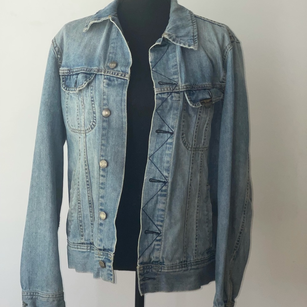 Lee premium quality Jean jacket💙
